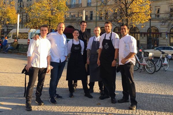 Hendrik Otto mit ehemaligen Kollegen des Lorenz Adlon Esszimmers