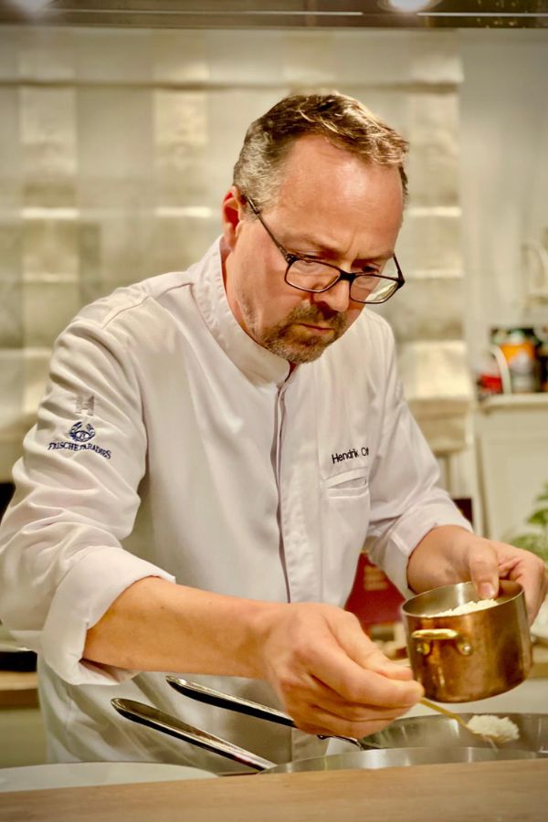 Hendrik Otto kocht in privater Küche